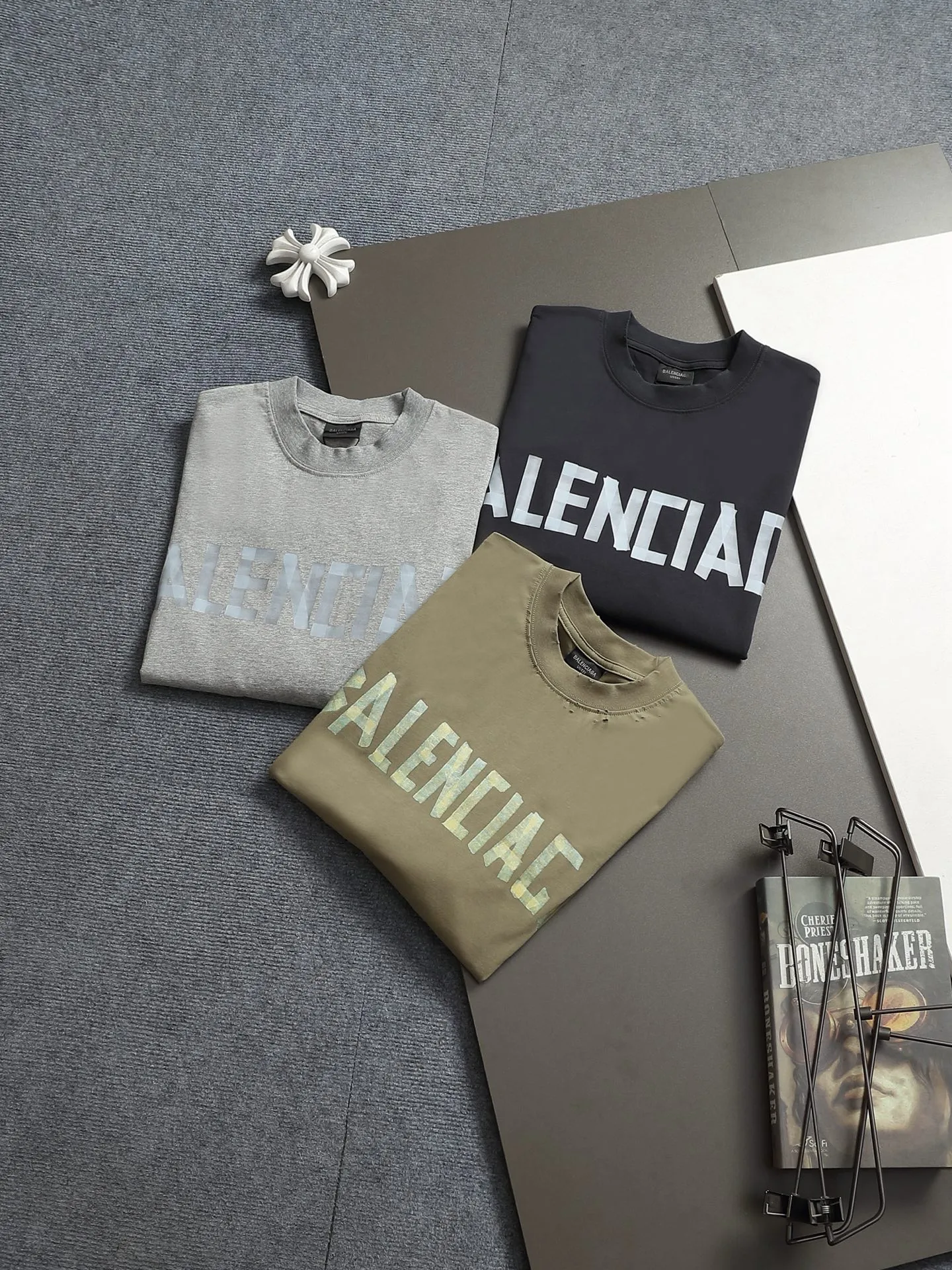 BALENCIAGA 2026 Logo ， Retro Same Style T 320 Versatile : Black Gray Khaki Size：XS S M L